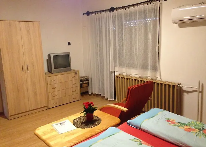 Abszolut Vendeghaz בית הארחה קסזטלי