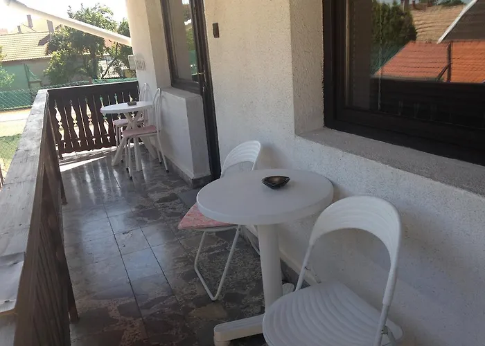 Abszolut Vendeghaz בית הארחה 2*