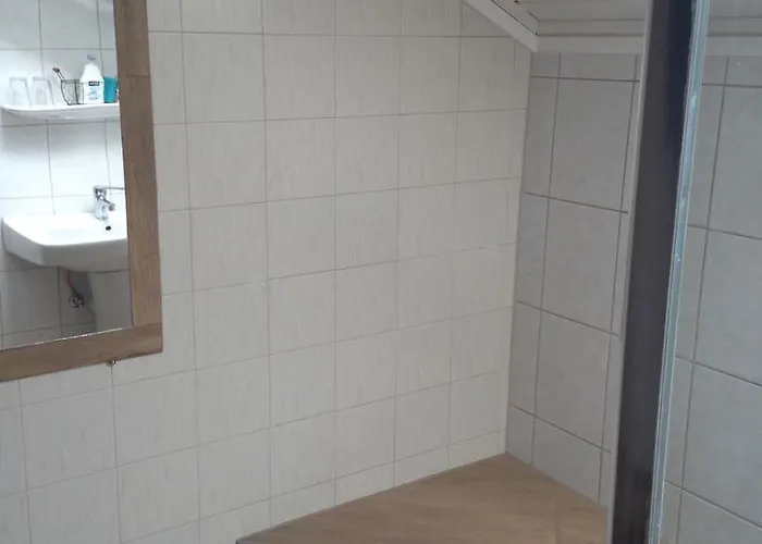 Abszolut Vendeghaz בית הארחה