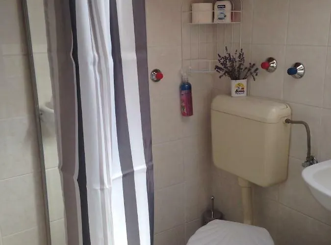 Abszolut Vendeghaz 2* קסזטלי