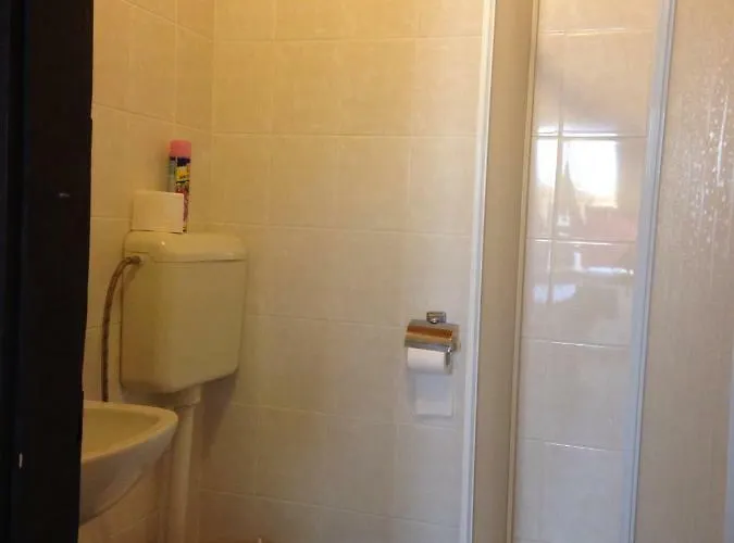 Abszolut Vendeghaz 2* קסזטלי