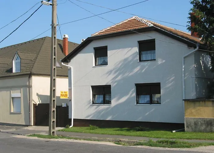 Abszolut Vendeghaz בית הארחה 2*