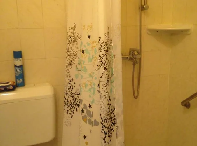 Abszolut Vendeghaz בית הארחה 2*