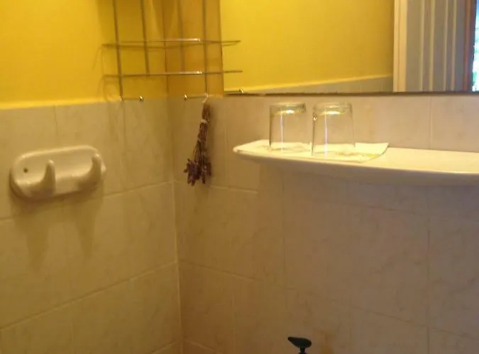 Abszolut Vendeghaz קסזטלי